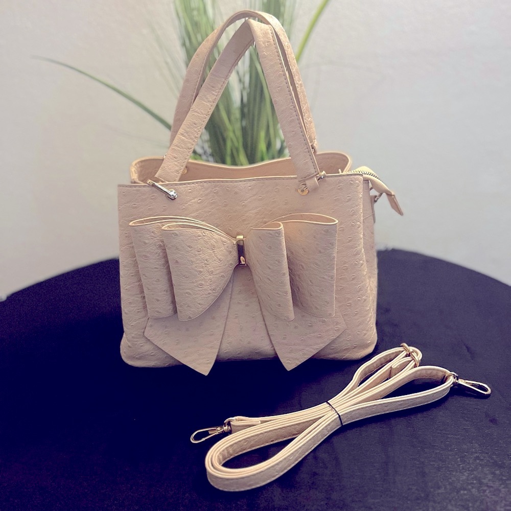 CROSSI Bag: Used Twice . Pink purse with beautiful detailed bows on the front.👜